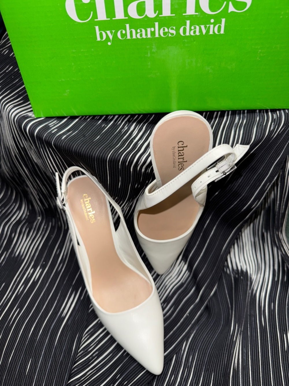 Charles By Charles David White Pointed Slingback leather pump, size 81/2M